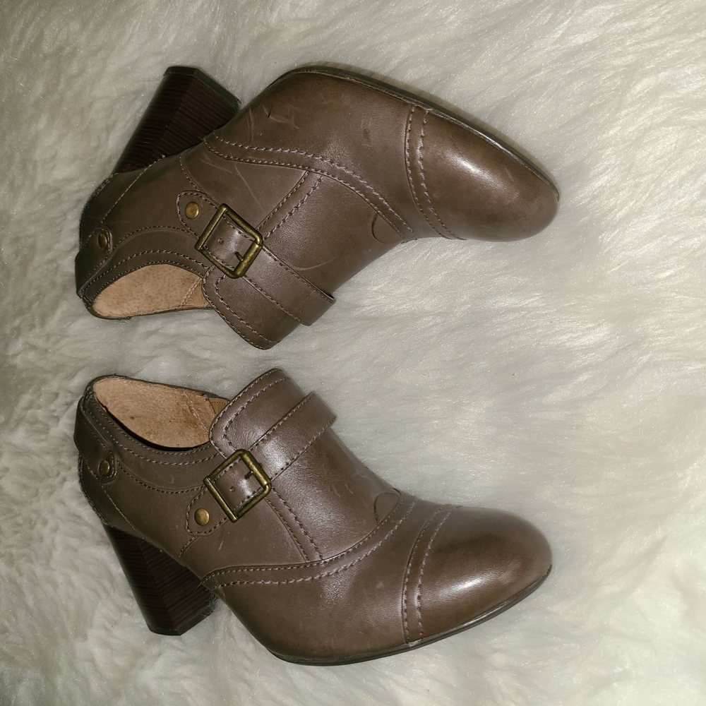 Clarks Indigo Size 8.5 M  Brown Leather Oxford Design